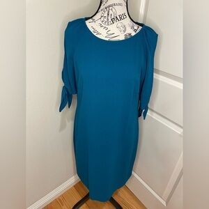 Vince Camuto Size Large Blue Dress with slit tie arms